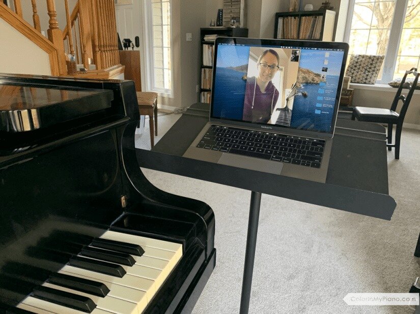 Device setup example for an online piano lesson